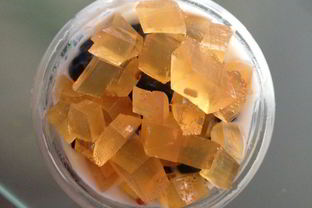 Ванильный йогурт с черешней, голубикой и мармеладом