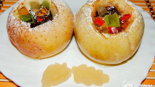 Яблоки, фаршированные мармеладом, изюмом и орехами