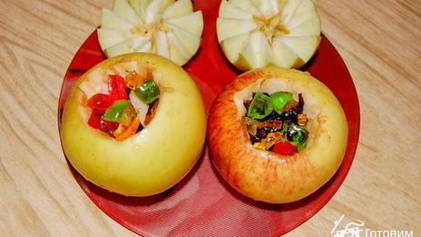 яблоки, фаршированные мармеладом, изюмом и орехами