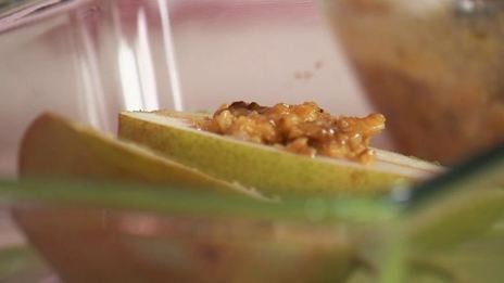 медовые груши с орехами и запеченным инжиром