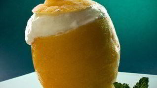 Итальянское мороженое с лимонной цедрой