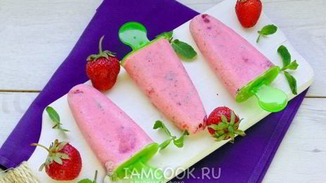 клубничное мороженое из сметаны