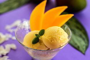 Кокосовое мороженое с манго