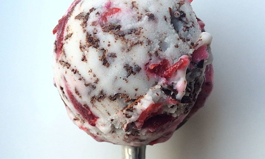 Рецепт кокосовое мороженое с вишней и темным шоколадом