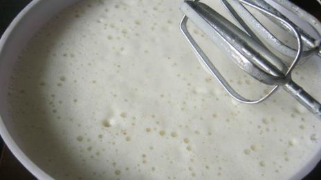 мороженое из зеленого чая с мятой и корицей