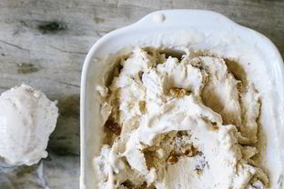 Мороженое с орехами