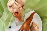 Мороженое с шоколадным пралине в блинных рожках