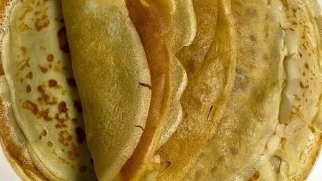 мороженое с шоколадным пралине в блинных рожках