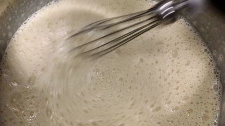 мороженое с шоколадным пралине в блинных рожках