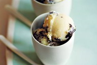 Мятное мороженое с кусочками шоколада