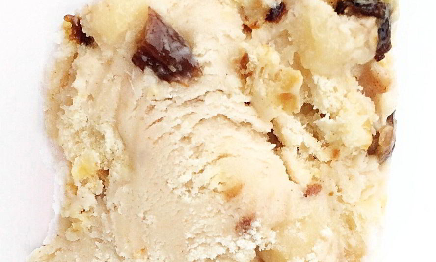 Рецепт пряное сливочное мороженое с кусочками марципана и штоллена