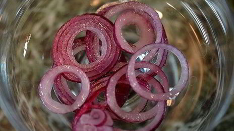 селедочное мороженое с крабовой крошкой