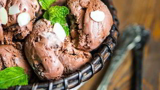 Шоколадно-миндальное мороженое