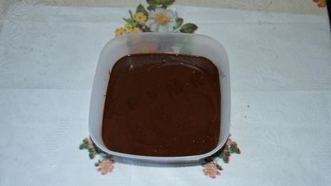 шоколадное мороженое с орехами в блендере