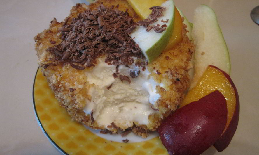 Рецепт жареное мороженое с шоколадом, грушей и персиком