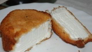 Жареное мороженое в панировочных сухарях