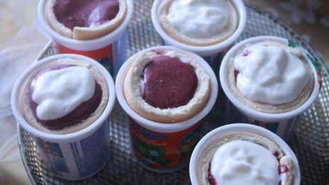 бисквитные стаканчики с черничным муссом