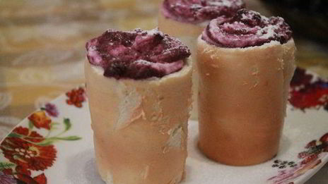 бисквитные стаканчики с черничным муссом