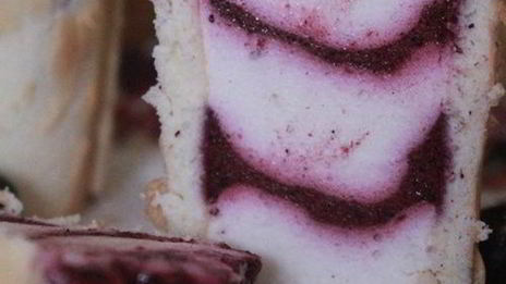 бисквитные стаканчики с черничным муссом