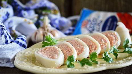 кальмар, фаршированный крабовым муссом