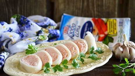 кальмар, фаршированный крабовым муссом