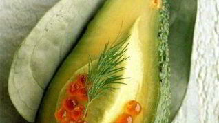 Мусс из авокадо с красной икрой