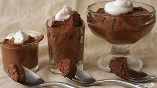 Мусс из горького шоколада с коньяком