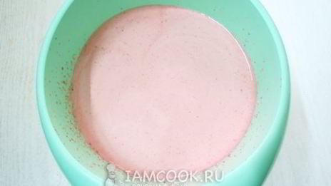 мусс из клубники с кокосовой стружкой