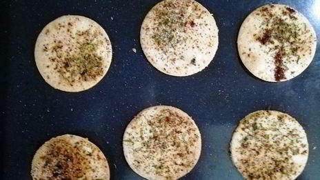 мусс из тунца и рикотты с чипсами из тортильи