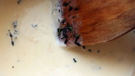 паста ракушки с муссом из семги, маскарпоне, руколы и красной икрой