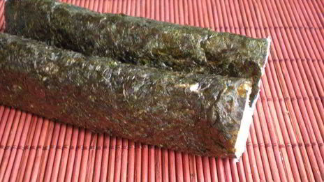 рыбный террин с креветочным муссом на подушечке из брокколи