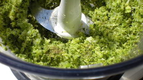 рыбный террин с креветочным муссом на подушечке из брокколи