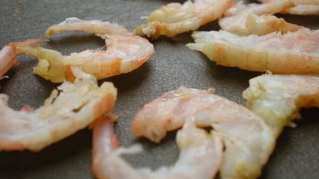 рыбный террин с креветочным муссом на подушечке из брокколи