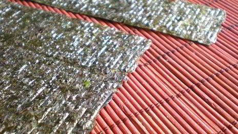 рыбный террин с креветочным муссом на подушечке из брокколи