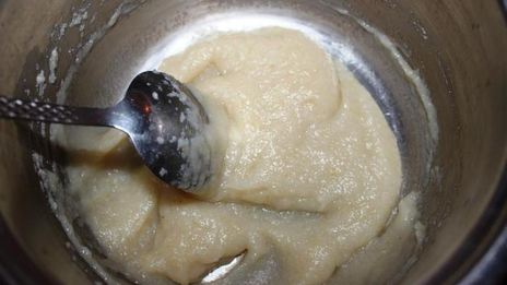 селедочный мусс на свекольных чипсах