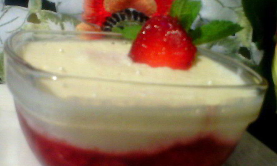 Рецепт шоколадный белый мусс с клубникой, мятой и вербеной