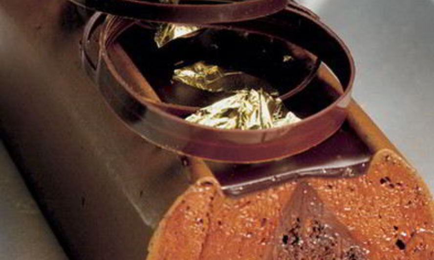 Рецепт шоколадный бисквит с муссом из горького шоколада и апельсиновым конфитюром