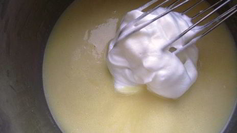 шоколадный мусс с нежным сливочным кремом и абрикосовым желе