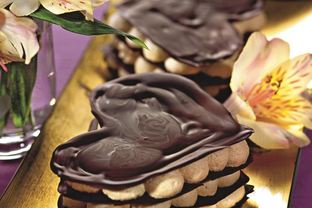 Шоколадные сердечки со сливочным муссом