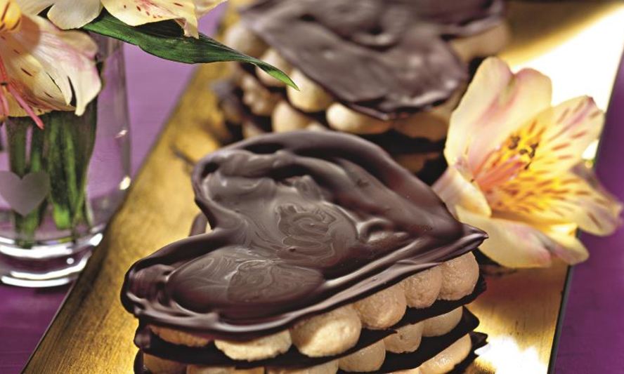 Рецепт шоколадные сердечки со сливочным муссом