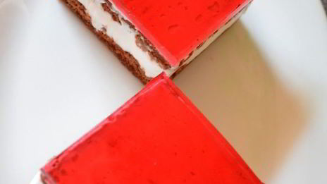 тирамису с кокосовым муссом, малиновым желе и черникой