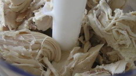 торт-мусс с курицей, шпинатом и черри