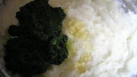 торт-мусс с курицей, шпинатом и черри