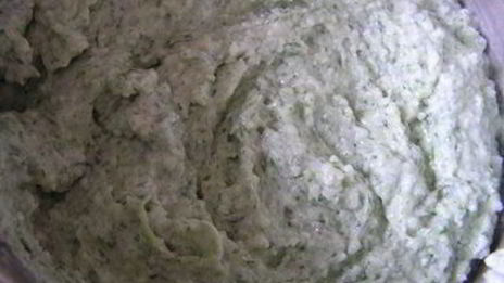 торт-мусс с курицей, шпинатом и черри