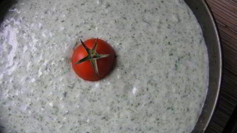 торт-мусс с курицей, шпинатом и черри