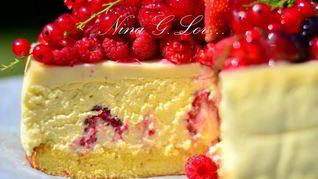 Творожный торт-мусс с ягодами в белом шоколаде