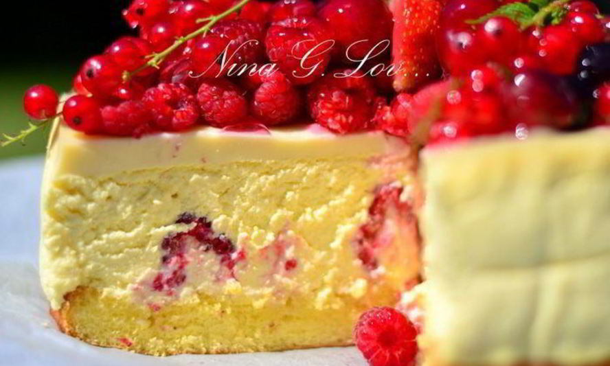 Рецепт творожный торт-мусс с ягодами в белом шоколаде