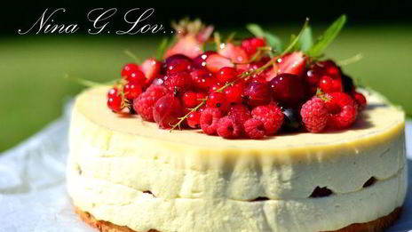 творожный торт-мусс с ягодами в белом шоколаде