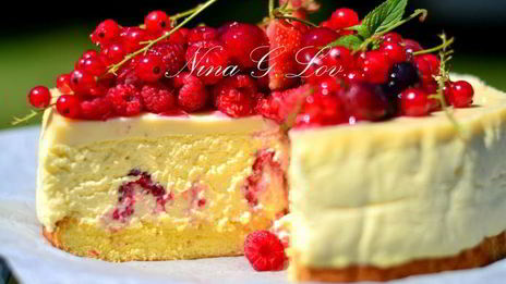 творожный торт-мусс с ягодами в белом шоколаде