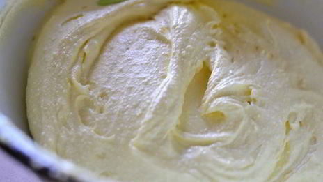 творожный торт-мусс с ягодами в белом шоколаде